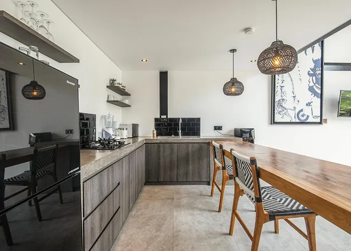 Chic Modern 3Br Villa, Enclosed Living Room ホテル *